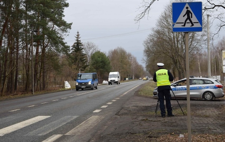 Ostrołęka. Policja karała kierowców, pieszych i rowerzystów. Akcja „Niechronieni uczestnicy ruchu drogowego” 26-28.02.2021