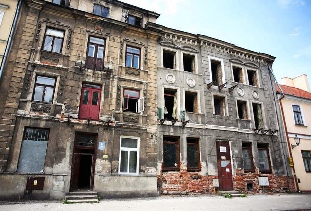 Wyjątkowo obskurnie wygląda kamienica Rynek 8.