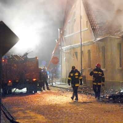 Jak się okazało po ugaszeniu pożaru, który wybuchł w Nowy Rok, ogień strawił doszczętnie dwa budynki, ponadto zniszczone są strychy w uratowanych, zaś partery zniszczone przez działanie wody podawanej w czasie akcji