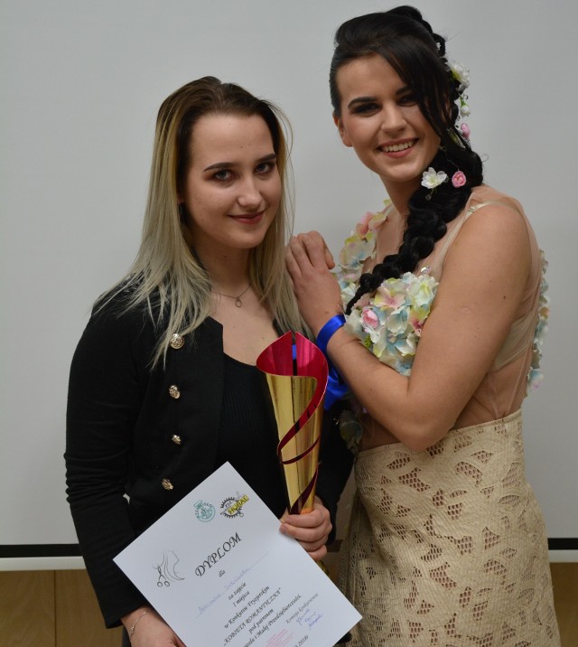 Aleksandra Dusińska – modelka (z prawej) i Aleksandra Sokołowska – autorka najlepiej ocenionej pracy konkursowej
