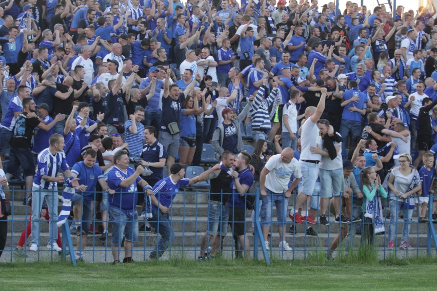 Ruch Chorzów - GKS Katowice 1:0. Tak cieszyli się kibice i piłkarze Niebieskich ZDJĘCIA