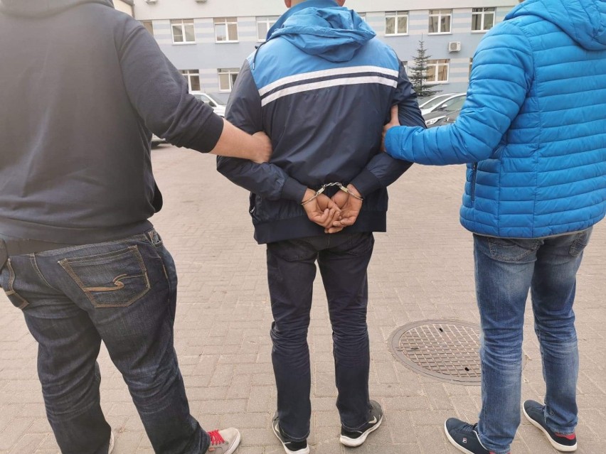 Białystok. Złodzieje okien wpadli w ręce policji [ZDJĘCIA]