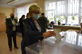 Wybory prezydenckie 2020 – druga tura. Mieszkańcy Wejherowa udali się do lokali wyborczych. Głos oddała m.in. starosta wejherowski [ZDJĘCIA]