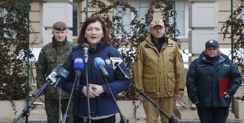 Konferencja prasowa wojewody Ewy Leniart - raport bieżąca sytuacja na granicy z Ukrainą  