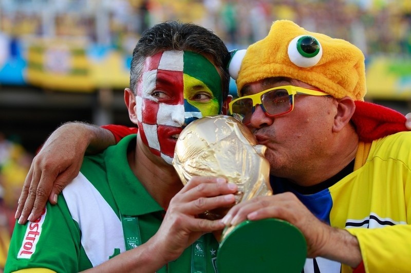64 lata zakochani w futbolu brazylijscy kibice czekali, by...