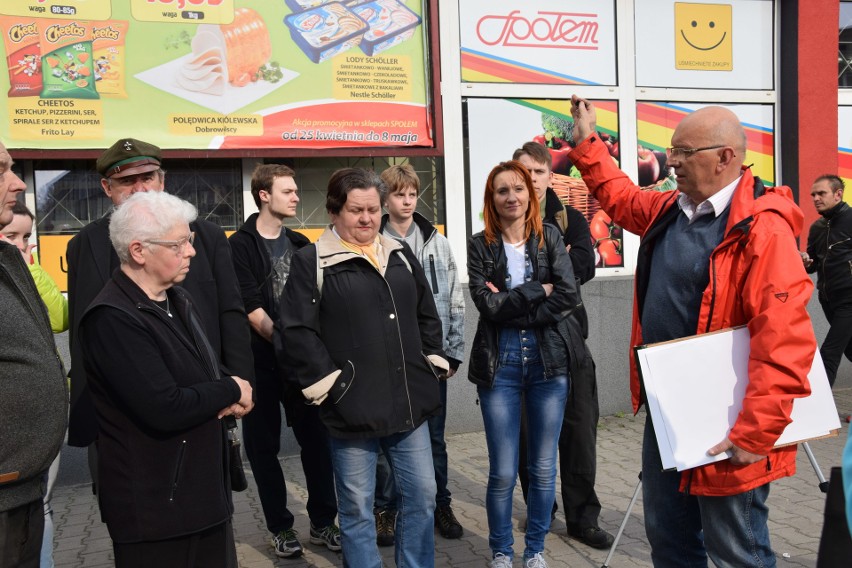 O historii najważniejszych punktów miasta opowiadał Zdzisław...