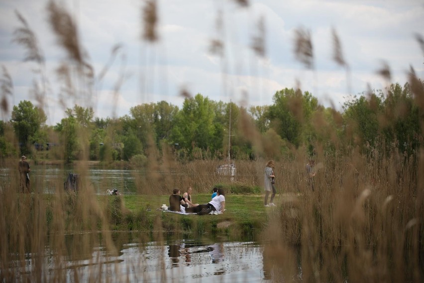 Kraków. Nad Bagrami rozpoczął się sezon plażowy  [ZDJĘCIA]