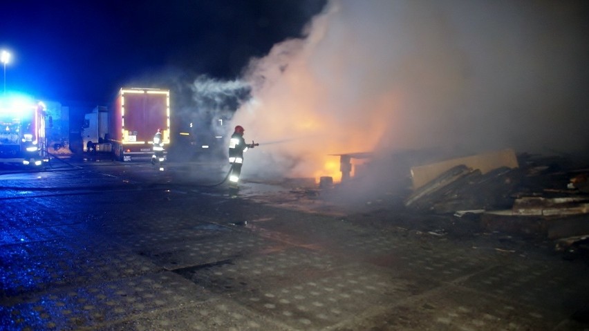 W nocy, na terenie zakładu mechanicznego przy ul. Portowej w...