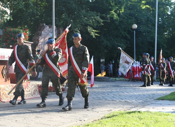 Zdjecia ze slupskich obchodów 64. rocznicy wybuchu Powstania...