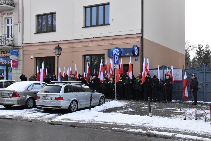 Oświęcim. Obchody wyzwolenia miasta zakończyły się składaniem kwiatów pod Pomnikiem Nieznanego Żołnierza. Przybyła też delegacja ONR