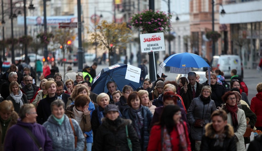 Pikieta oświatowej "Solidarności" przed Urzędem Miasta Łodzi [ZDJĘCIA]