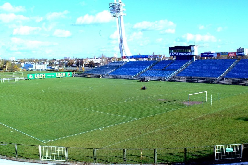 Stadion Lecha przy Bułgarskiej jeszcze jako "podkowa" - bez...