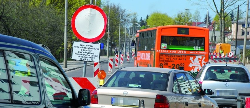 Kierowcy są oburzeni zakazem ruchu na Antoniuku Fabrycznym....