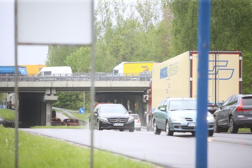 Planujesz dłuższą podróż samochodem po drogach krajowych i...