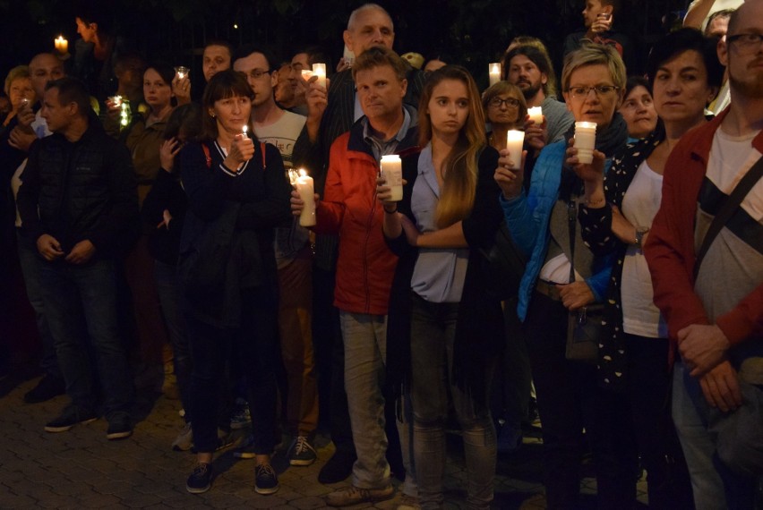 Kolejny "Łańcuch światła" w Lublinie. Protestowało około tysiąca osób [ZDJĘCIA]