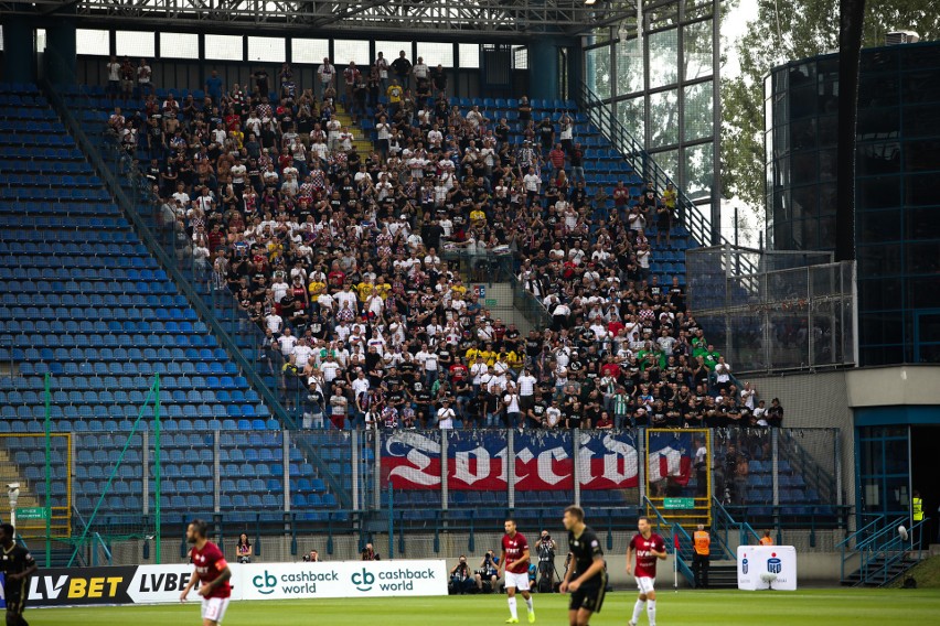 Wisła Kraków – Górnik Zabrze. Zobacz kibiców gości na meczu przy ul. Reymonta [ZDJĘCIA]