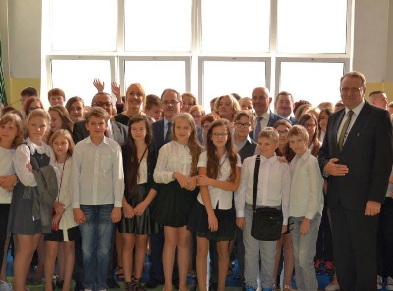 Zespół Szkół nr 3: Czesław Renkiewicz zainaugurował rok szkolny wraz z uczniami i nauczycielami (zdjęcia)