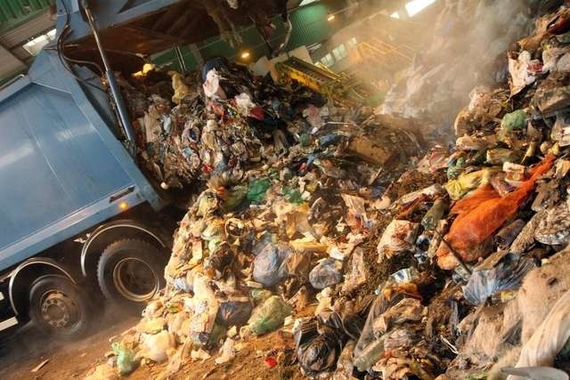 reportażyk z MPO - co się dzieje w segregowni śmieciMPO