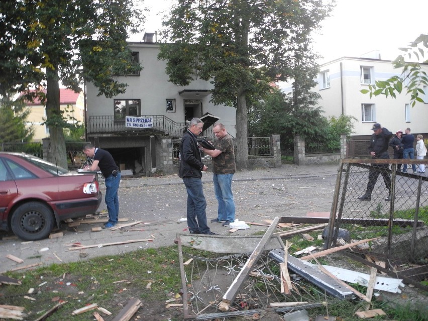 Potężny wybuch w Lęborku. Ranna kobieta i jej dziecko, którzy przechodzili obok