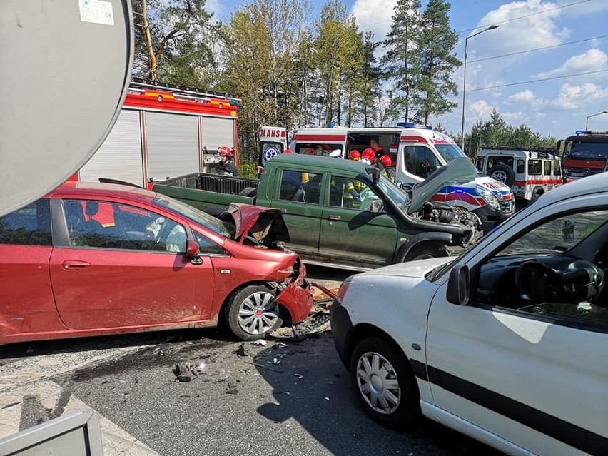 Wypadek w Olkuszu. Na obwodnicy miasta zderzyły się dwa samochody