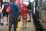 Kibice Wisły Kraków ruszyli pociągami na Stadion Narodowy