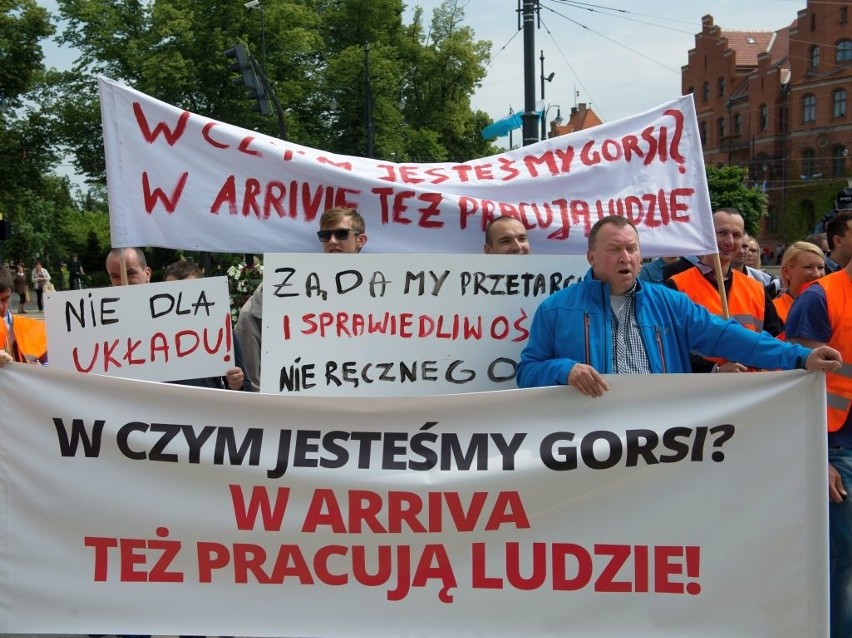 Marszałek odda część tras Przewozom Regionalnym? Arriva zaczęła protest [zdjęcia]