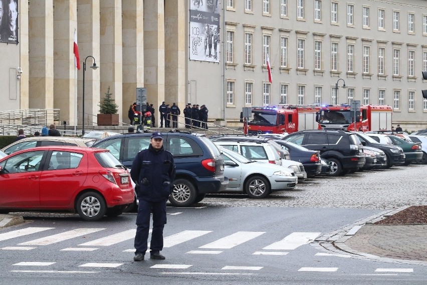 Alarm w urzędzie wojewódzkim. Kilkaset osób ewakuowano 