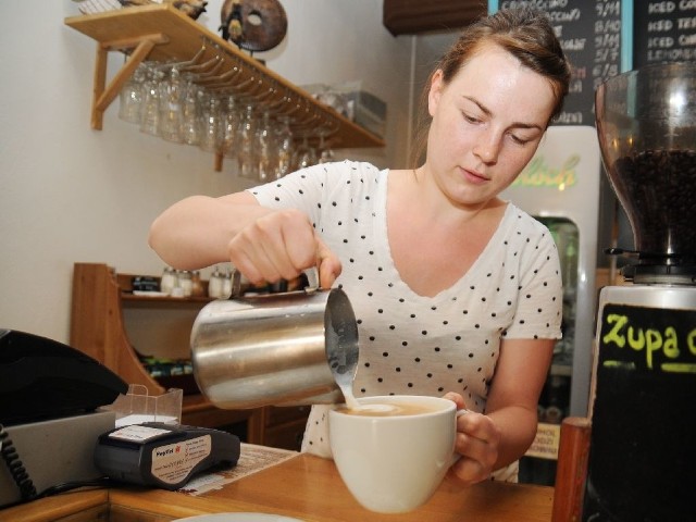 Joanna Płonka: - Nie żałujemy kawy naszym klientom, mała porcja ma 350 ml, a duża aż 450 ml.