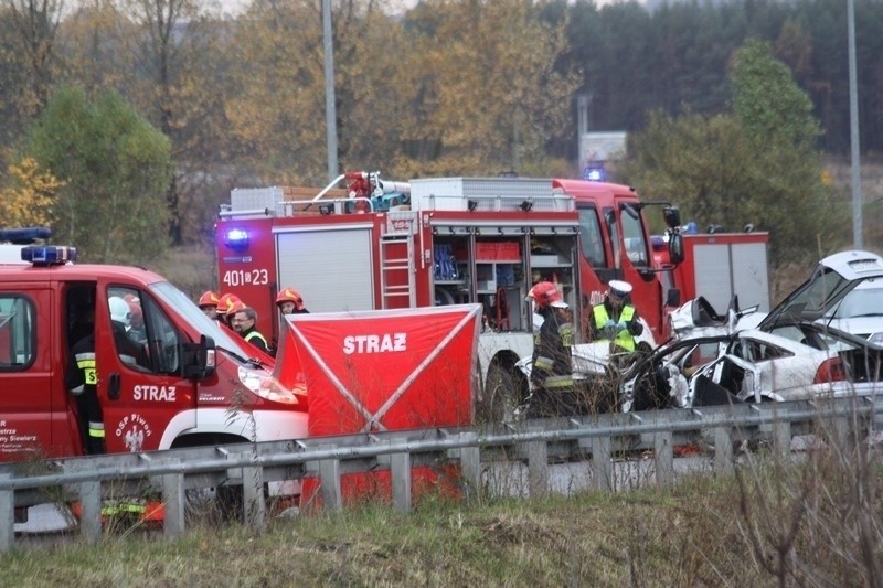 W wyniku wypadku śmierć poniosły trzy osoby