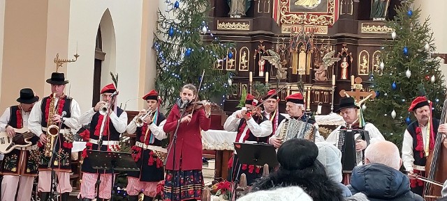 Koncert Kolęd i Pastorałek w kościele w Mstyczowie. Wspaniałe prezentacje.