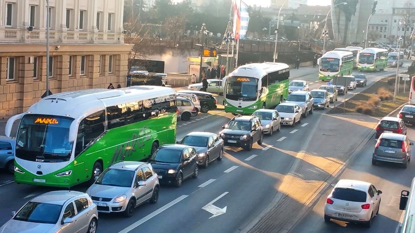 Sześć nowych autobusów marki Irizar jeździ od lutego w...
