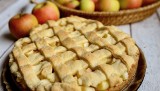 Szarlotka, racuchy z jabłkami, omlet i inne przepisy na słodkie dania, w których królują jabłka