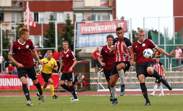 „Brązowi” (na zdjęciu z meczu z Resovią, 2:0) imponują serią zwycięstw. W 4 meczach zdobyli 8, stracili 3 gole