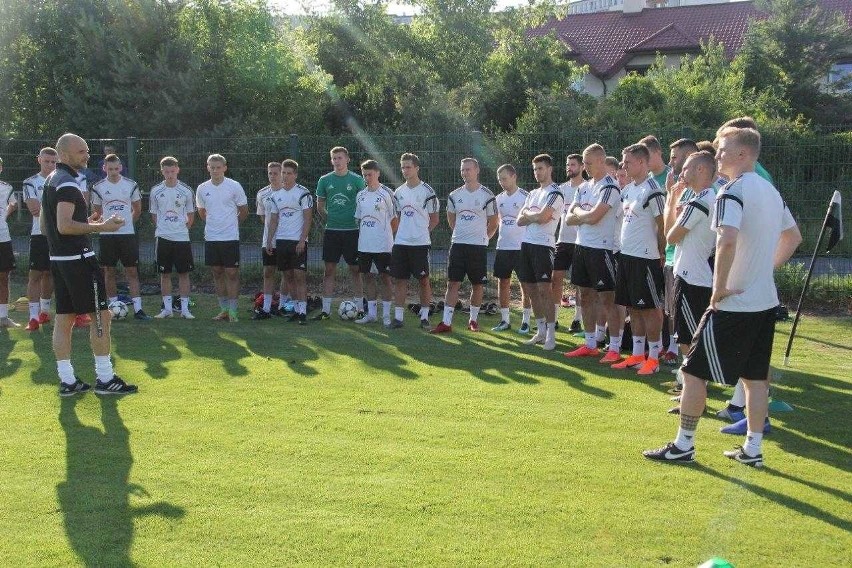 Trzydziestu piłkarzy zaczęło treningi w PGE GKS Bełchatów (ZDJĘCIA)