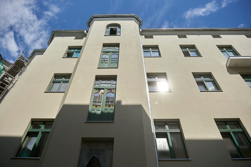 Kładą nowy dach biblioteki - rewitalizacja przy ul. Gdańskiej 8 ZDJĘCIA