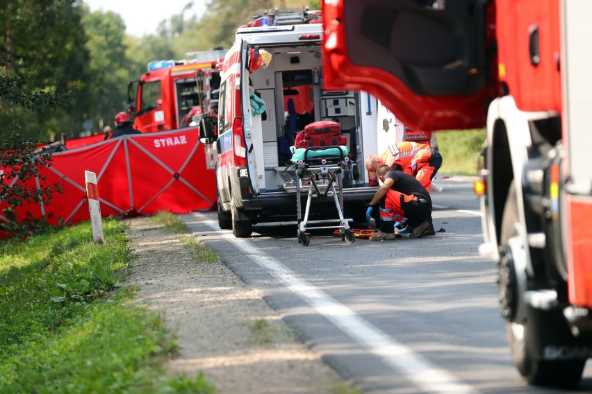 Tragedia na drodze w Stalowej Woli. Nie żyje dwóch młodych mężczyzn!