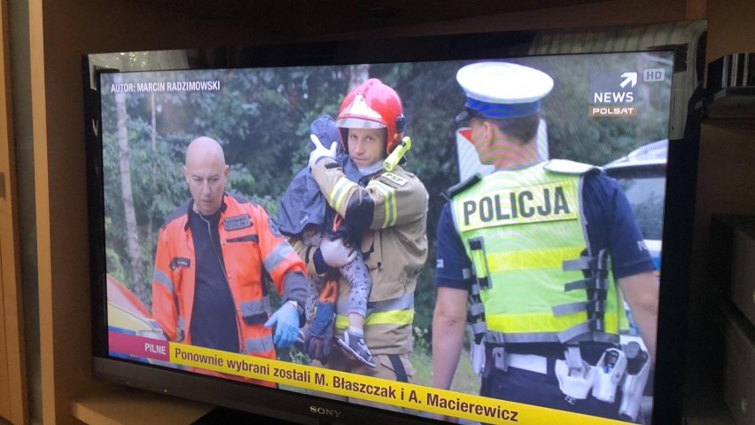 Przejmujące zdjęcie z wypadku w Stalowej Woli obiegło Polskę. Rozdziera serce, wyraża więcej niż słowa