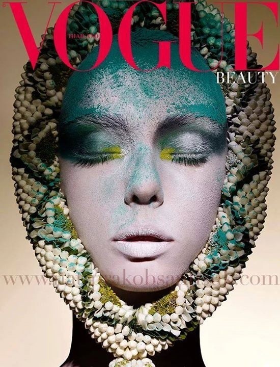 Okładka aktualnego numeru Vogue w Tajlandii z twarzą...