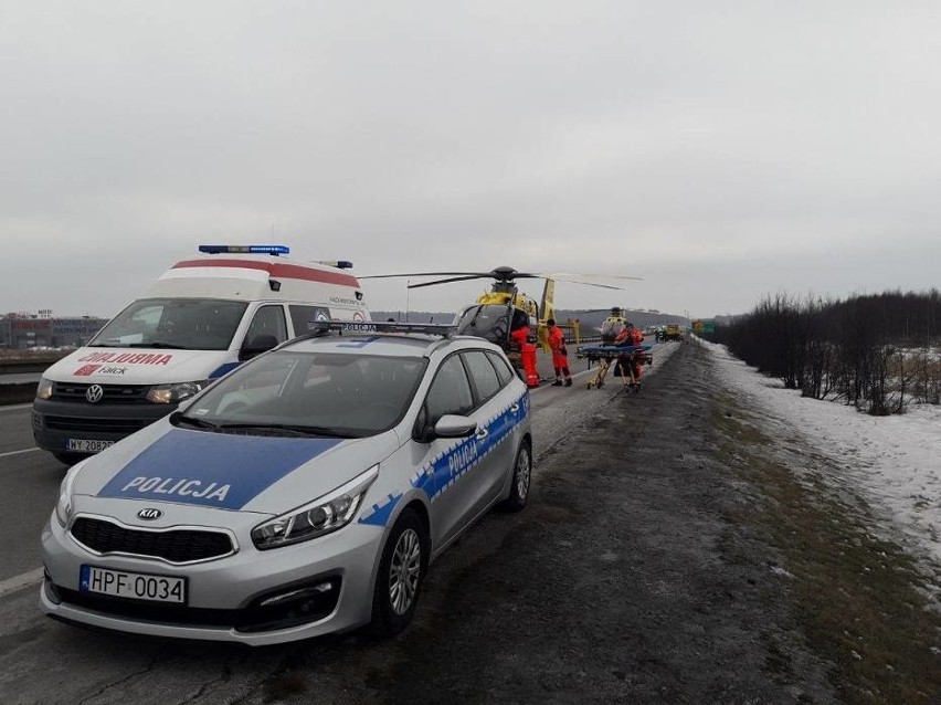 Wypadek na DK 1 koło Radomska. Ciężarówka zderzyła się z busem. Ranni [ZDJĘCIA]