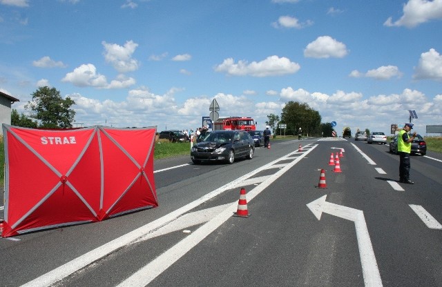 Do śmiertelnego potrącenia doszło dziś przed południem w miejscowości Gruczno (powiat świecki). Droga Krajowej nr 5 była zablokowana. Na miejscu pracowali policjanci pod nadzorem prokuratury. Więcej informacji na kolejnej stronie >>>INFO Z POLSKI - przegląd najciekawszych informacji ostatnich dni w kraju (06.07.2017)