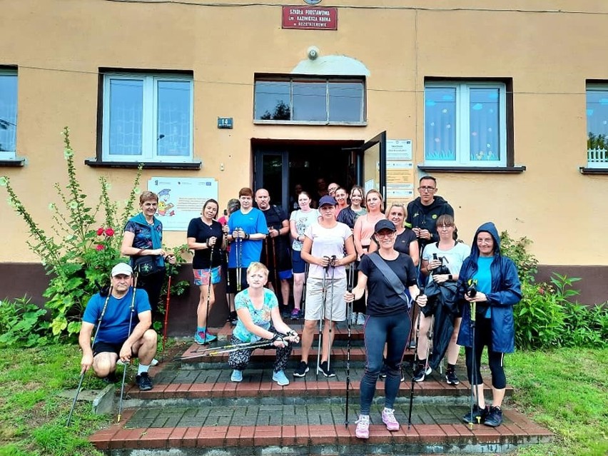 W spacerze nordic walking do Szczepic wzięło udział 20...
