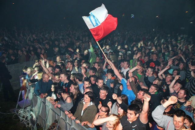 Tak bawili się mieszkańcy Strzelec Opolskich podczas ubiegłorocznych Dni Ziemi Strzeleckiej. Wtedy jedną z gwiazd wieczoru była grupa Kult.