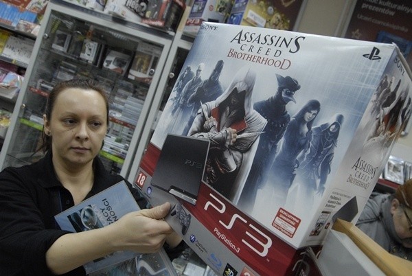 W Empiku w Słupsku można kupić PlayStation 3. Gra zadowoli na pewno wybrednych nastolatków.