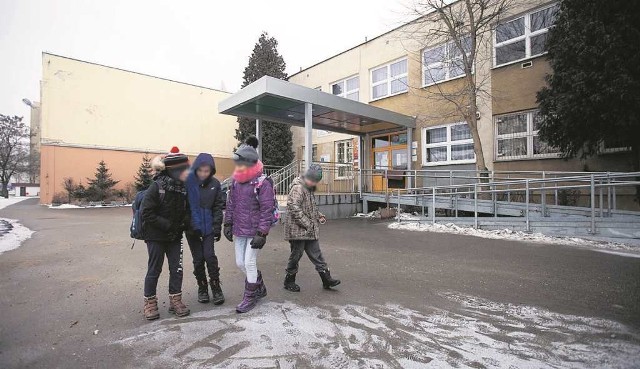 Według nowej propozycji rejonizacji szkół dzieci z os. Avia nie mogłyby chodzić do  SP 155 choć mają do niej zaledwie trzy minuty drogi