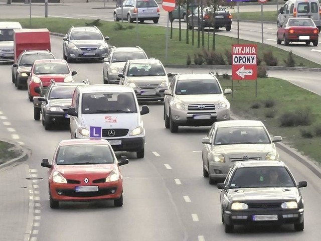 Najwięcej w mieście hałasują samochody. Najgłośniej jest na ul. Dąbrówki. Tak wynika z opublikowanego raportu o stanie ochrony środowiska w Zielonej Górze w latach 2005-10.