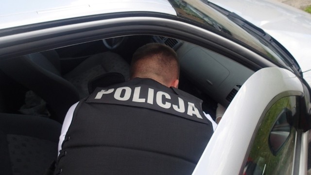 Policja apeluje, aby reagować w przypadku, kiedy ktoś zobaczy dziwnie zachowującego się kierowcę.