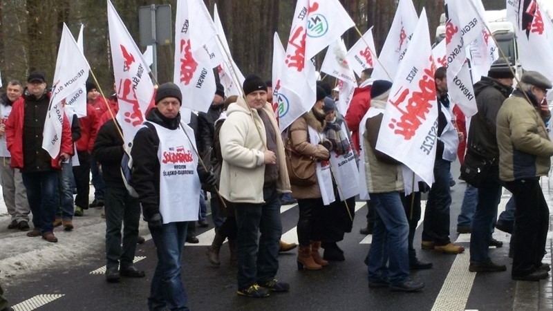 Strajk na Śląsku: Górnicy zablokowali drogi DK1 w...