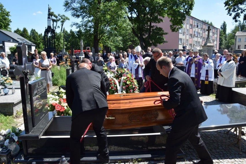 Tłumy na pogrzebie księdza Jana Sobechowicza, zmarłego kapłana z diecezji drohiczyńskiej [ZDJĘCIA]