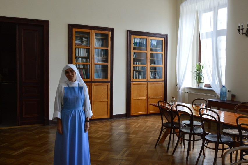 Rygorystyczna żeńska szkoła zakonna w Szymanowie po raz pierwszy ogłasza nabór dla chłopców