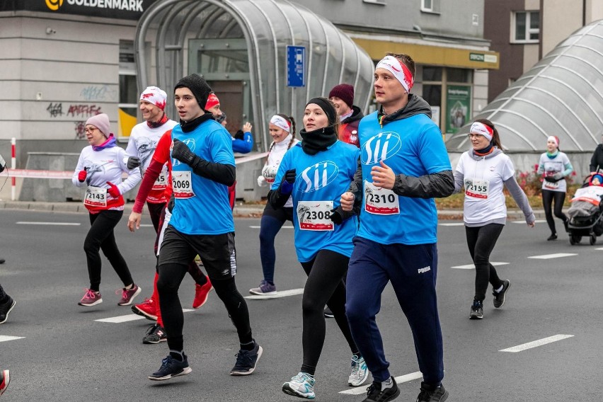 Białystok. 11 listopada 2021 roku. Bieg "Biegnę dla...